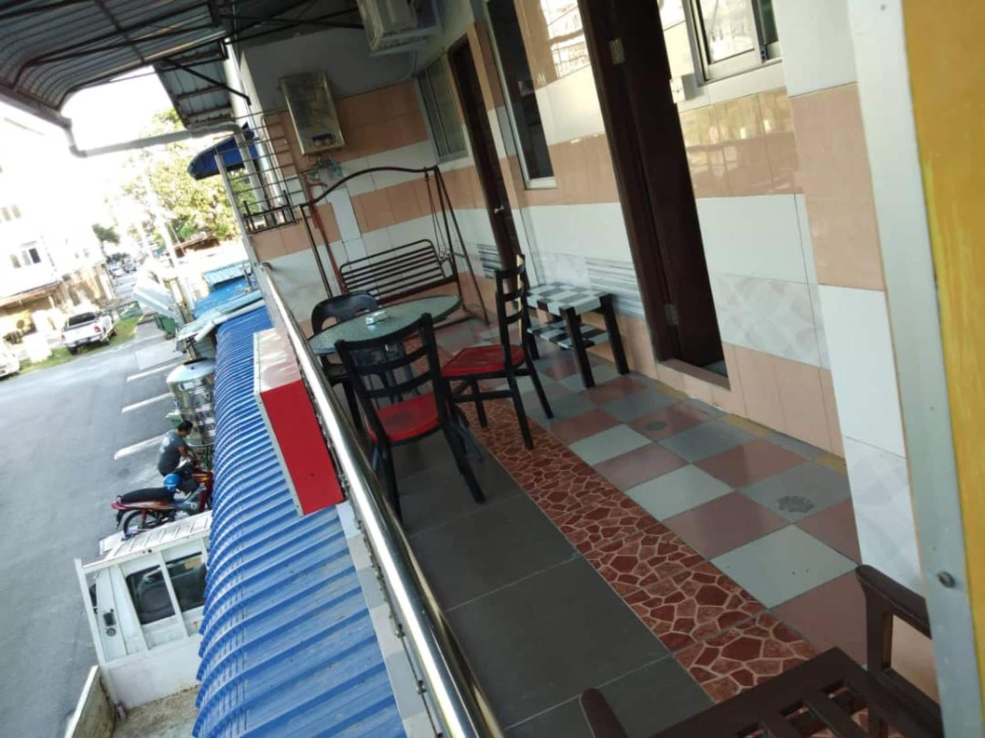 Oyo 90972 Jj Homestay Miri Exterior photo