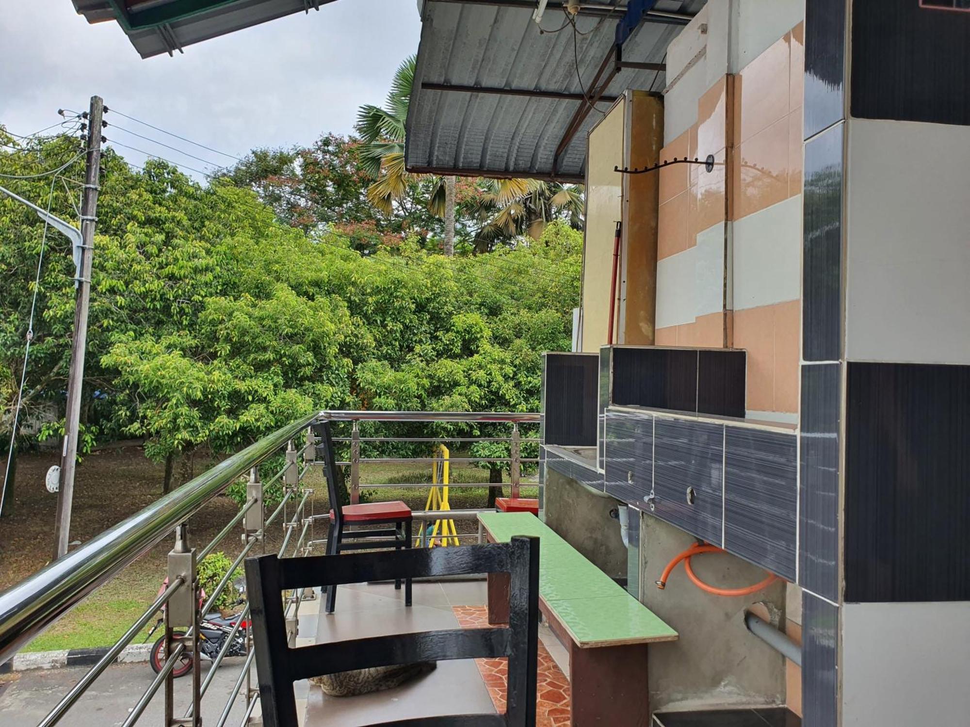 Oyo 90972 Jj Homestay Miri Exterior photo