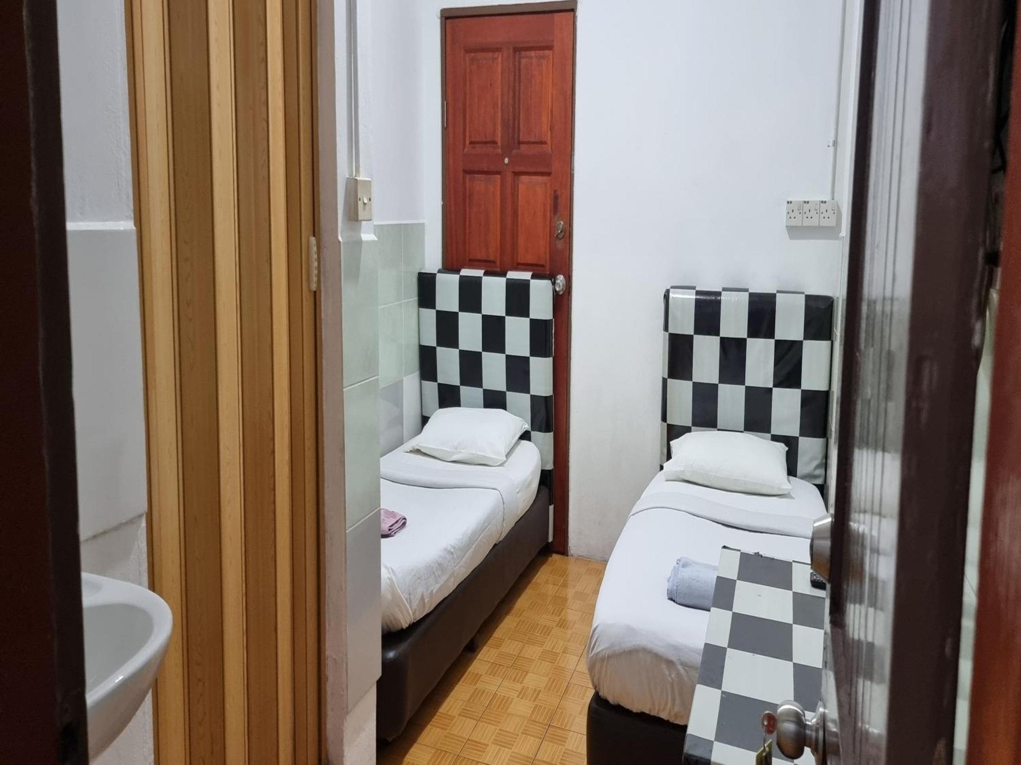 Oyo 90972 Jj Homestay Miri Exterior photo